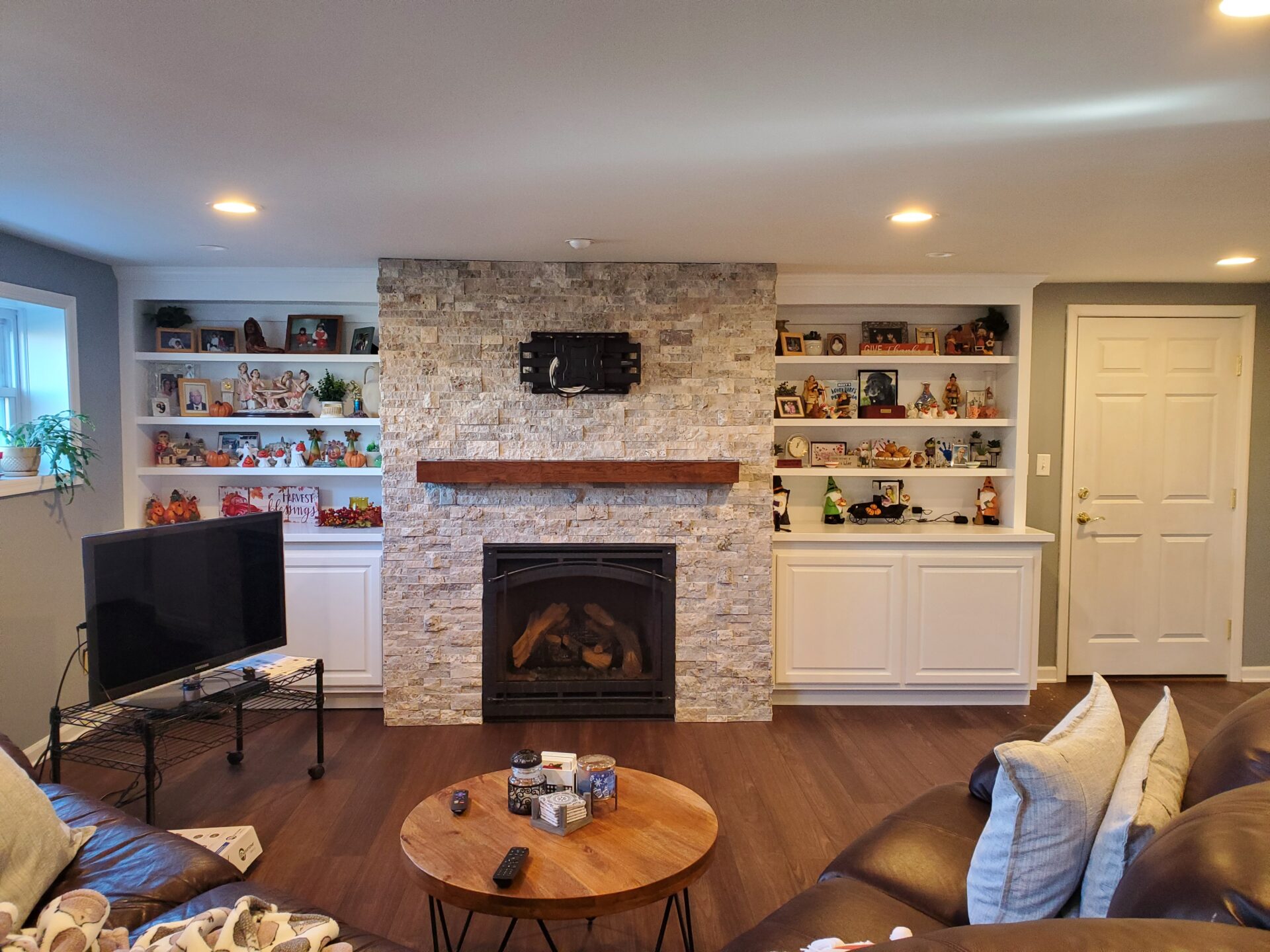 A living room with a fireplace