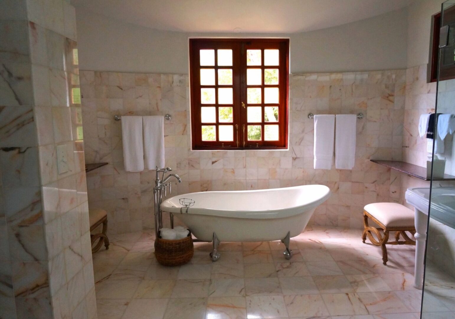 classic-style bathroom